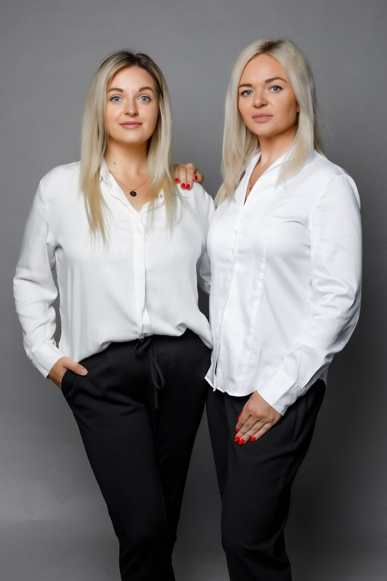 Igne und Greta Dirzyte im Büro